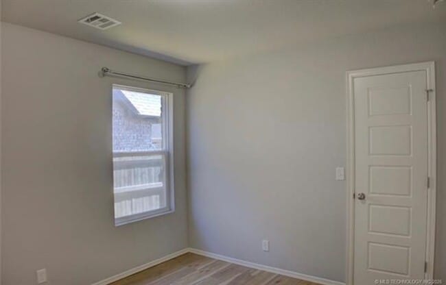 Building Photo - Welcome to this cozy home!
