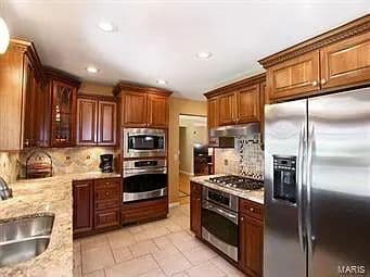 Building Photo - "Charming 3-Bedroom Retreat with 2 Full Baths in Prime Saint Louis Location - 1537 Sq Ft of Comfo...