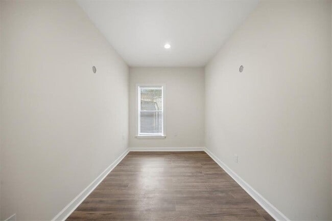 Building Photo - 5869 Chickasaw Ln