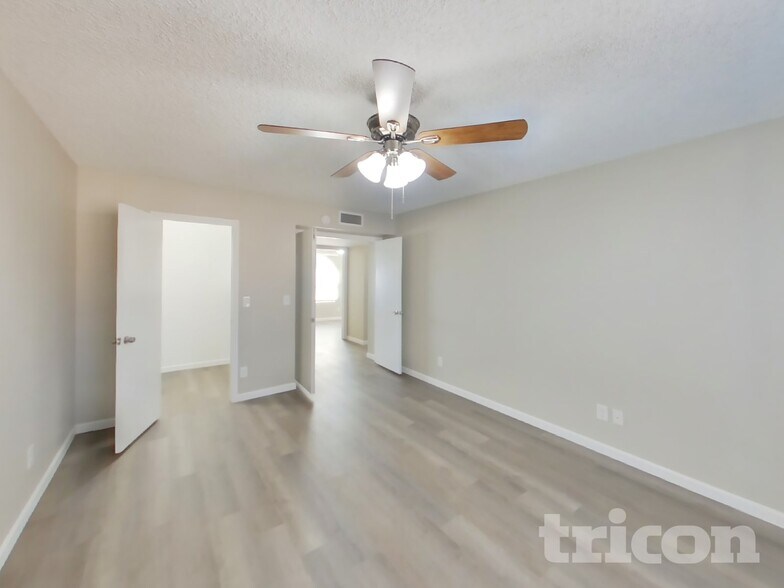 Building Photo - 5328 W Seldon Ln