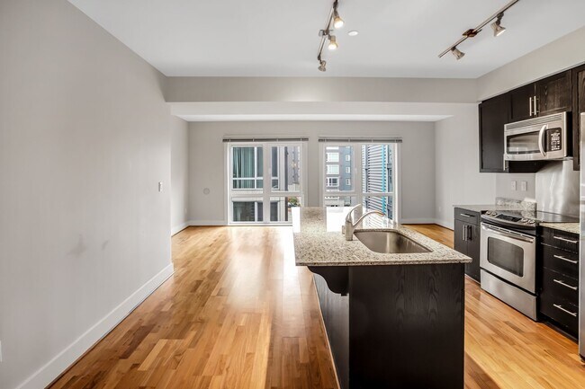 Building Photo - Great Unit Great Location