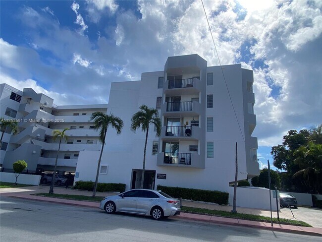 Building Photo - 7921 Byron Ave