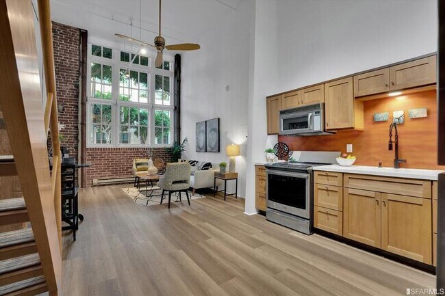 Building Photo - 461 2nd St