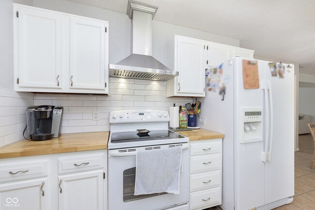 Building Photo - 266 E Pine Ridge Dr
