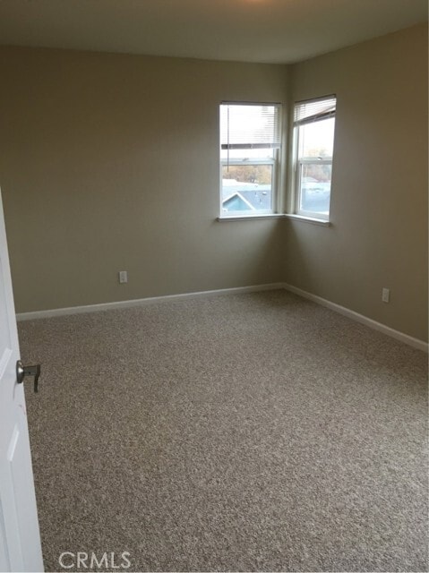 Building Photo - 350 Island View Dr