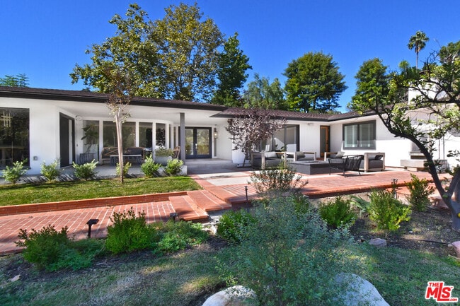 Building Photo - 4678 White Oak Ave