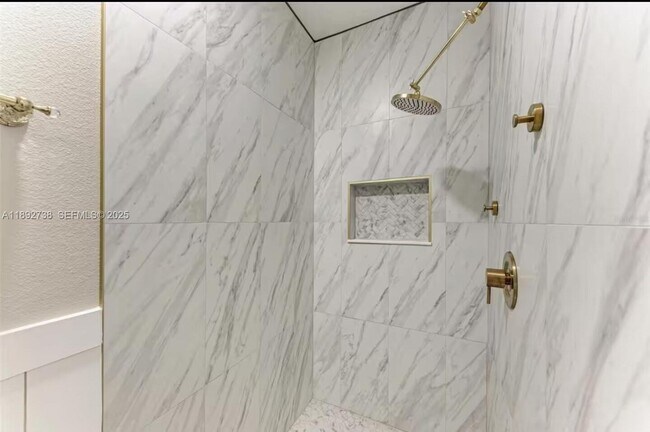 Building Photo - 9675 SW Anchor