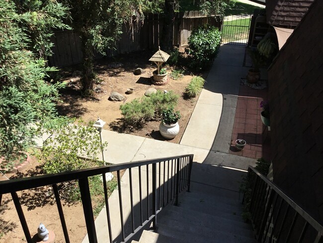 Building Photo - 563 W Alamos Ave