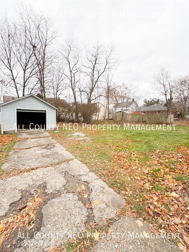 Building Photo - 1051 Brown St