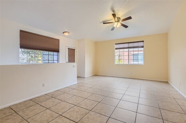 Building Photo - Northwest Condo / 2 Bedrooms / 2 Bath / 1 ...