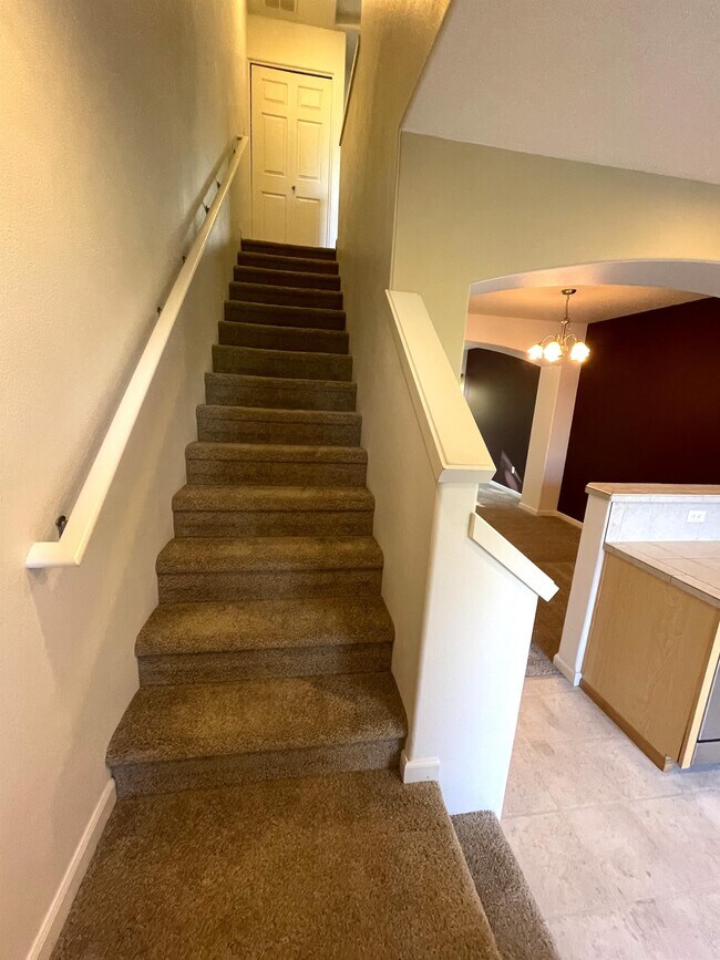 Building Photo - 10851 SW Canterbury Ln