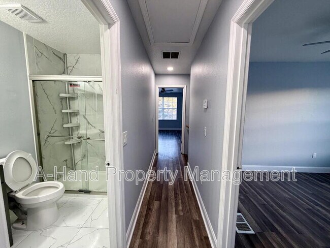 Building Photo - 205 Coconut Palm Way