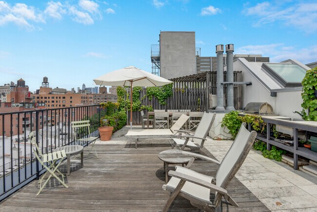 Building Photo - 250 Bowery
