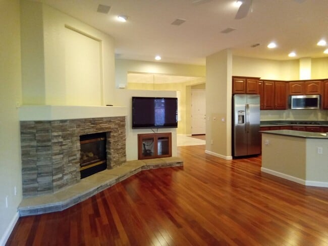 Building Photo - Gated: Single Story Heritage Oaks 3 Bedroom Plus Office/Den 3 Car Garage with lots of built in fo...