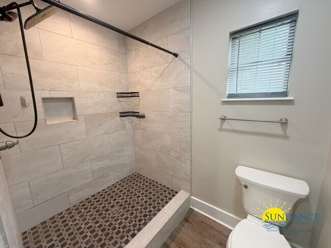 Building Photo - Charming 2 Bedroom Unit in Niceville!