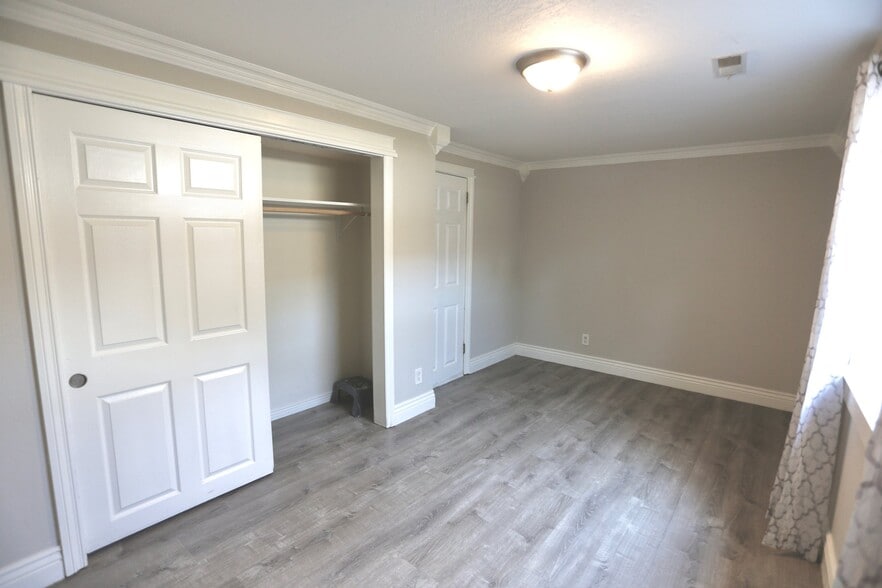Building Photo - 9239 W Zuni Dr