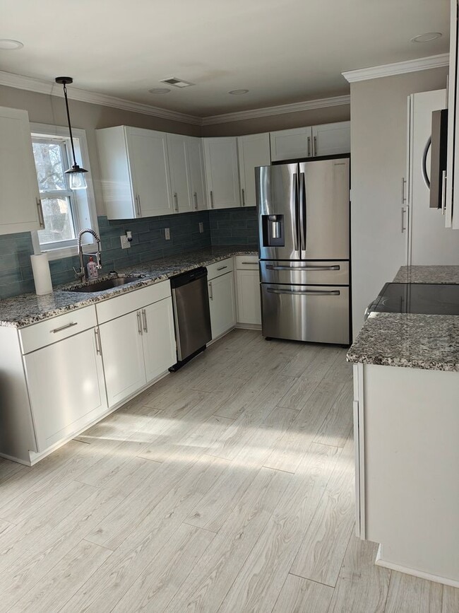 Building Photo - 3 Bed, 1 Bath House in Newport News!