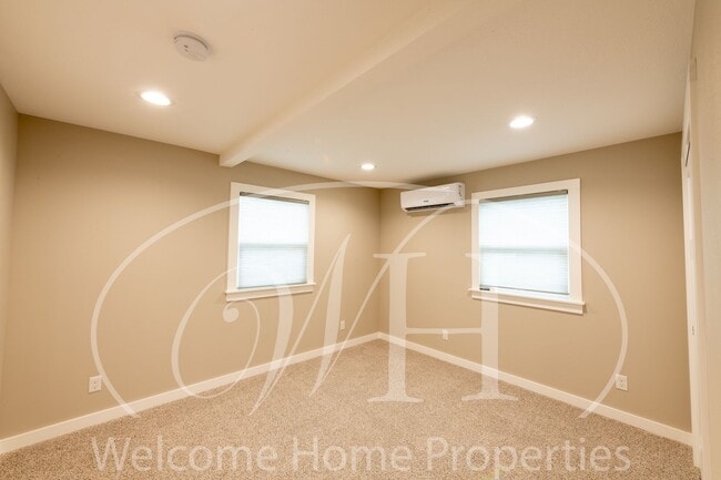 Building Photo - Newly Remodeled 1 bedroom Cottage with Bon...