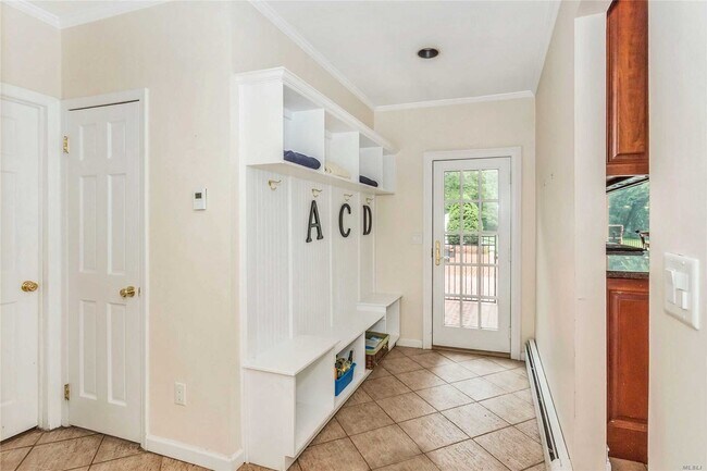 Building Photo - 343 Oyster Bay Road