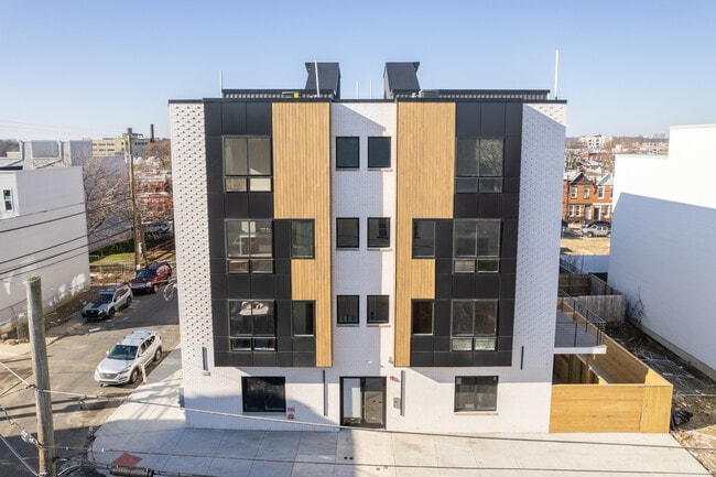 Primary Photo - 2731 W Jefferson St