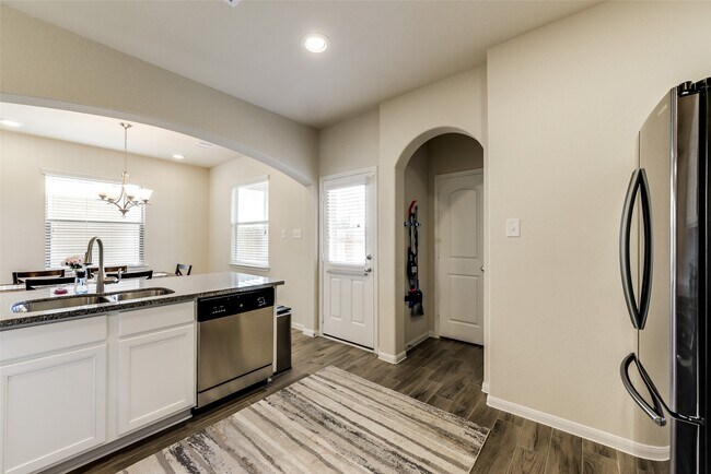 Building Photo - 8407 Hawthorn Vly Ln