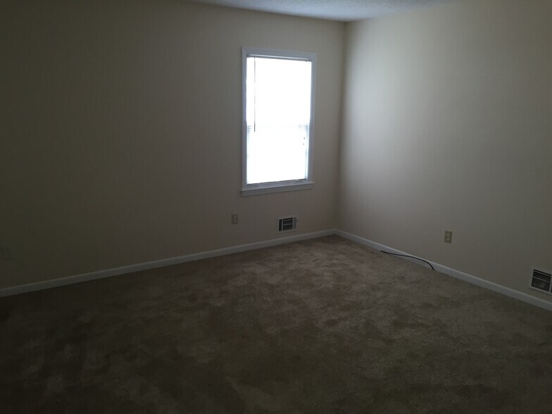 Building Photo - 145 Coldstream Dr