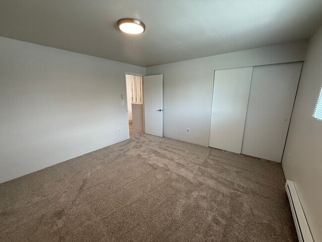 Building Photo - Fully Remodeled 2-Bedroom in Quiet Everett Four-Plex