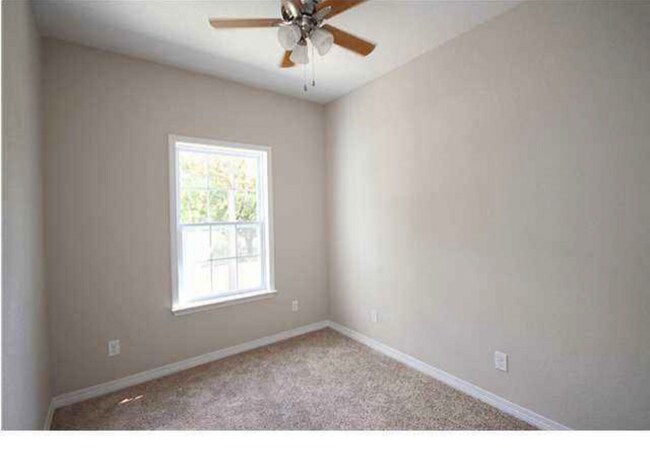 Building Photo - 992 Leigh Ann Ln