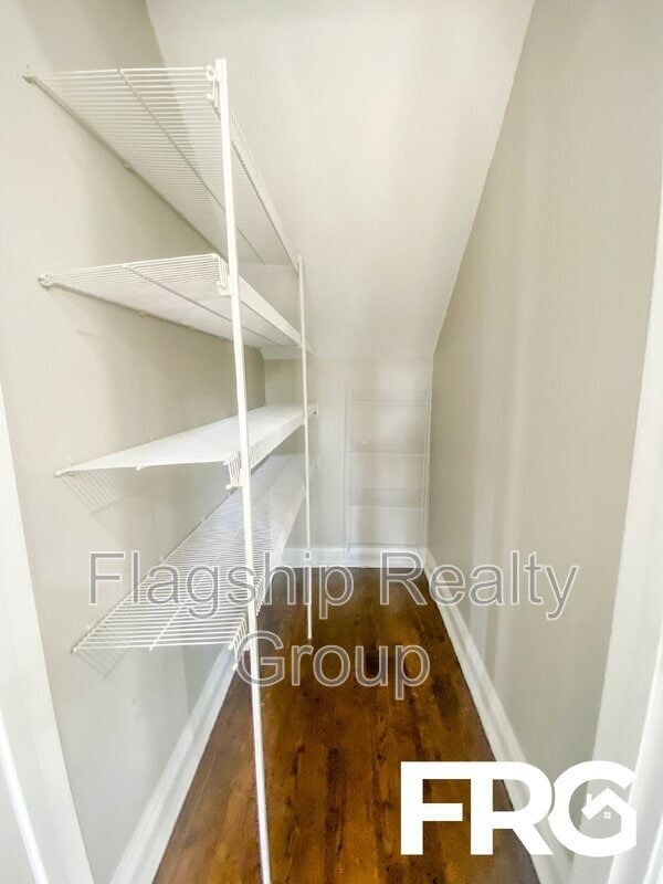 Building Photo - 232 N Marion Dr