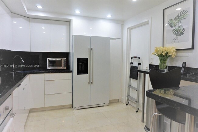 Building Photo - 210 Seaview Dr