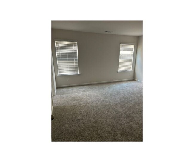 Building Photo - 1215 37th Ave Lane NE