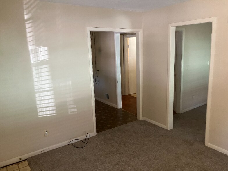 Building Photo - 811 NW B St