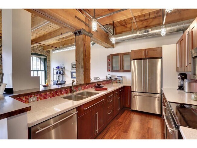 Building Photo - 400 N 1st St