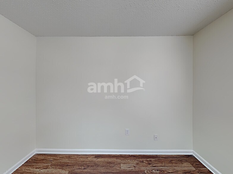 Building Photo - 14213 Fish Eagle Dr E