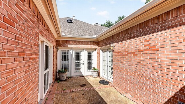Building Photo - 4728 Stonebriar Cir