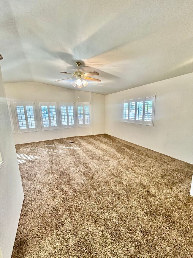 Building Photo - Charming 2-Bedroom 2-Bathroom Furnished Ma...