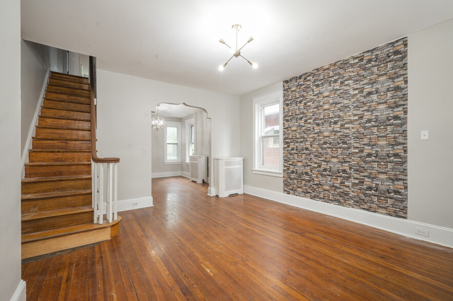 Building Photo - 4915 N 11th St