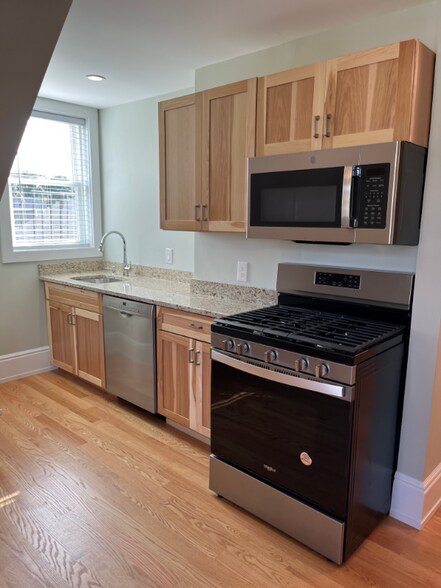 Primary Photo - 388 S Main St