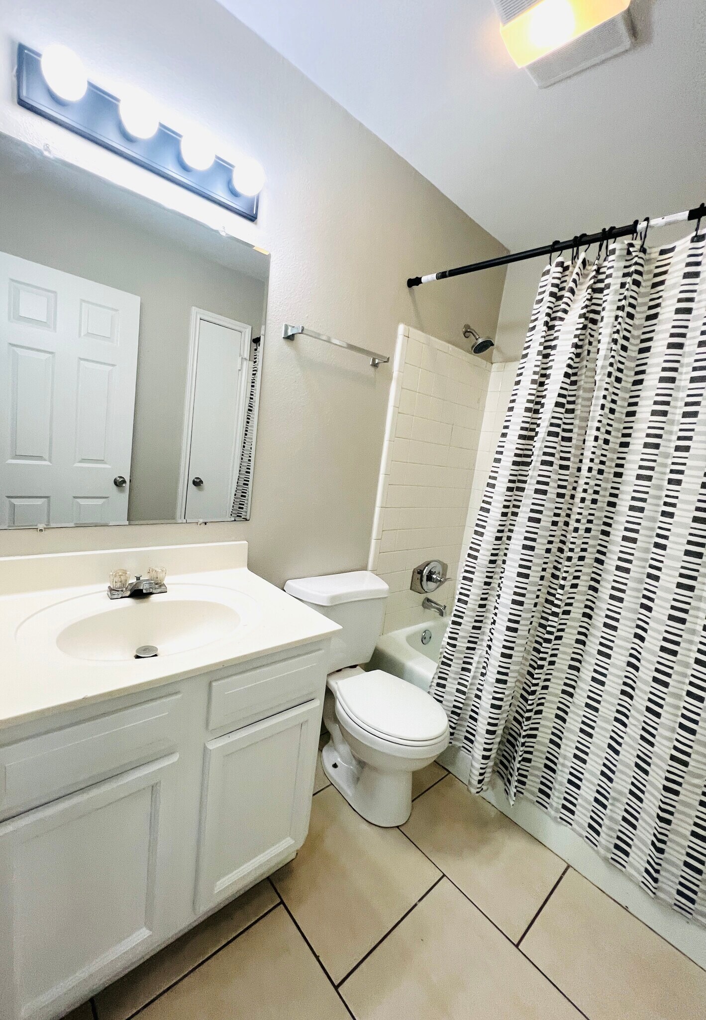2nd Bathroom - 2624 Huntsville St