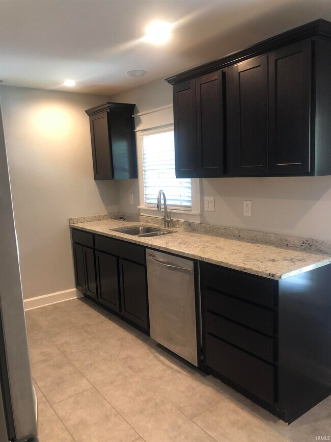 Building Photo - 729 E Hunter Ave