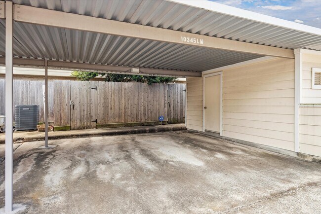 Building Photo - 10345 Longmont Dr