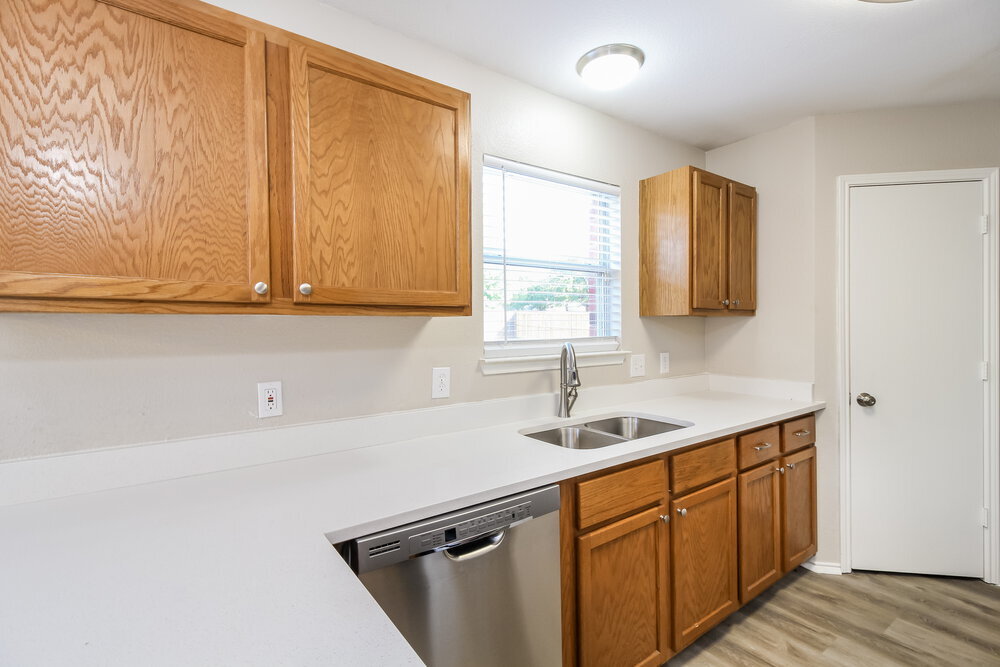 Building Photo - 501 Longshore Dr