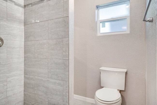 Building Photo - Updated 3/2 Pool Home in Apopka (Mt. Plymo...