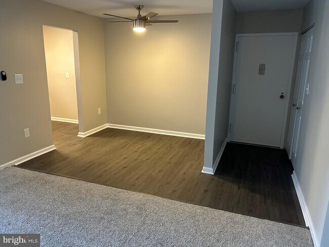 Building Photo - 810 Cashew Ct