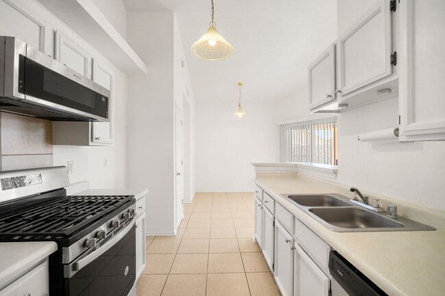 Building Photo - BEAUTIFUL EASTSIDE EL PASO HOME