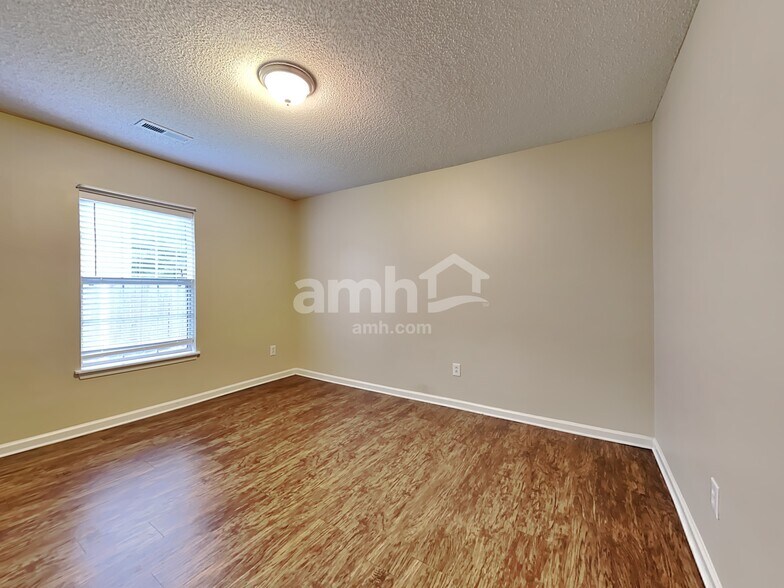 Building Photo - 108 Elbow Cir