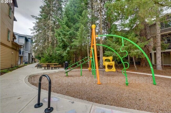 Building Photo - 175 NE 80th Ave