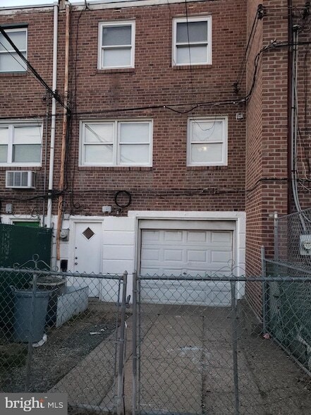 Building Photo - 6353 Eastwood St