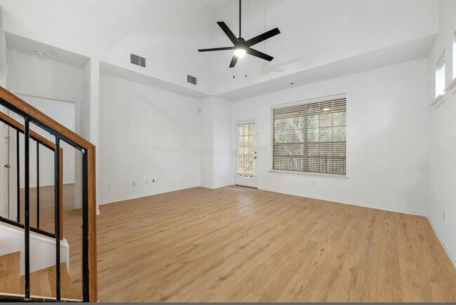 Building Photo - 1310 W Parmer Ln