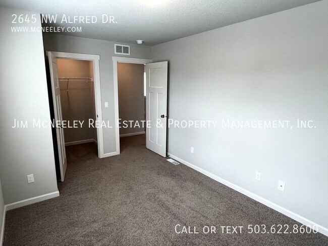 Building Photo - 2645 Alfred Dr